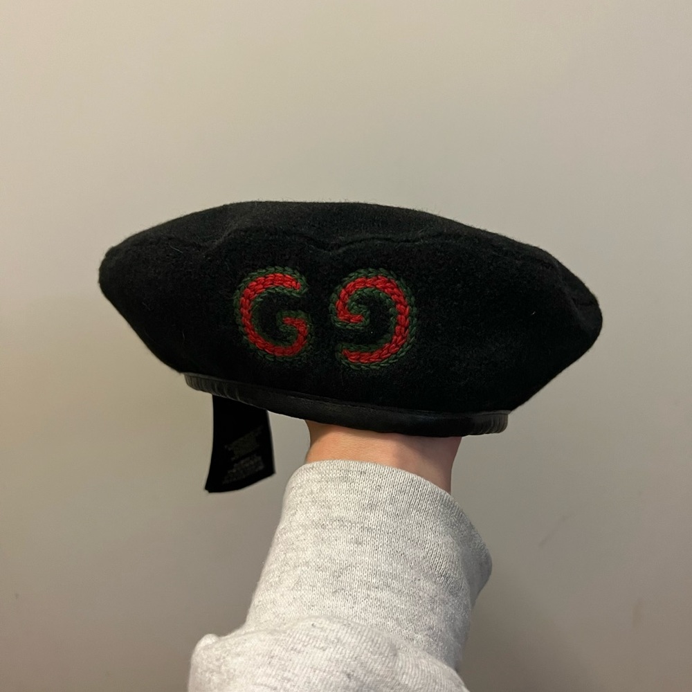 PREOWNED 🍄 GUCCI PATCH BERET